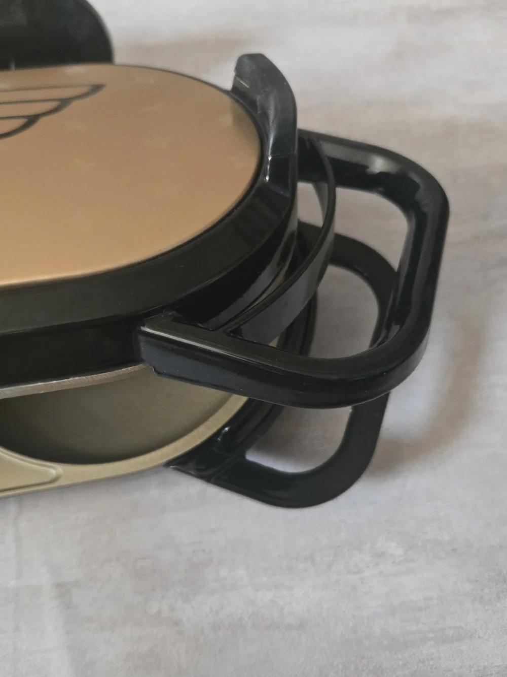 Wonder Woman Electric Pancake Maker DCW-300CN Gold Black DC Comics w/ Manual